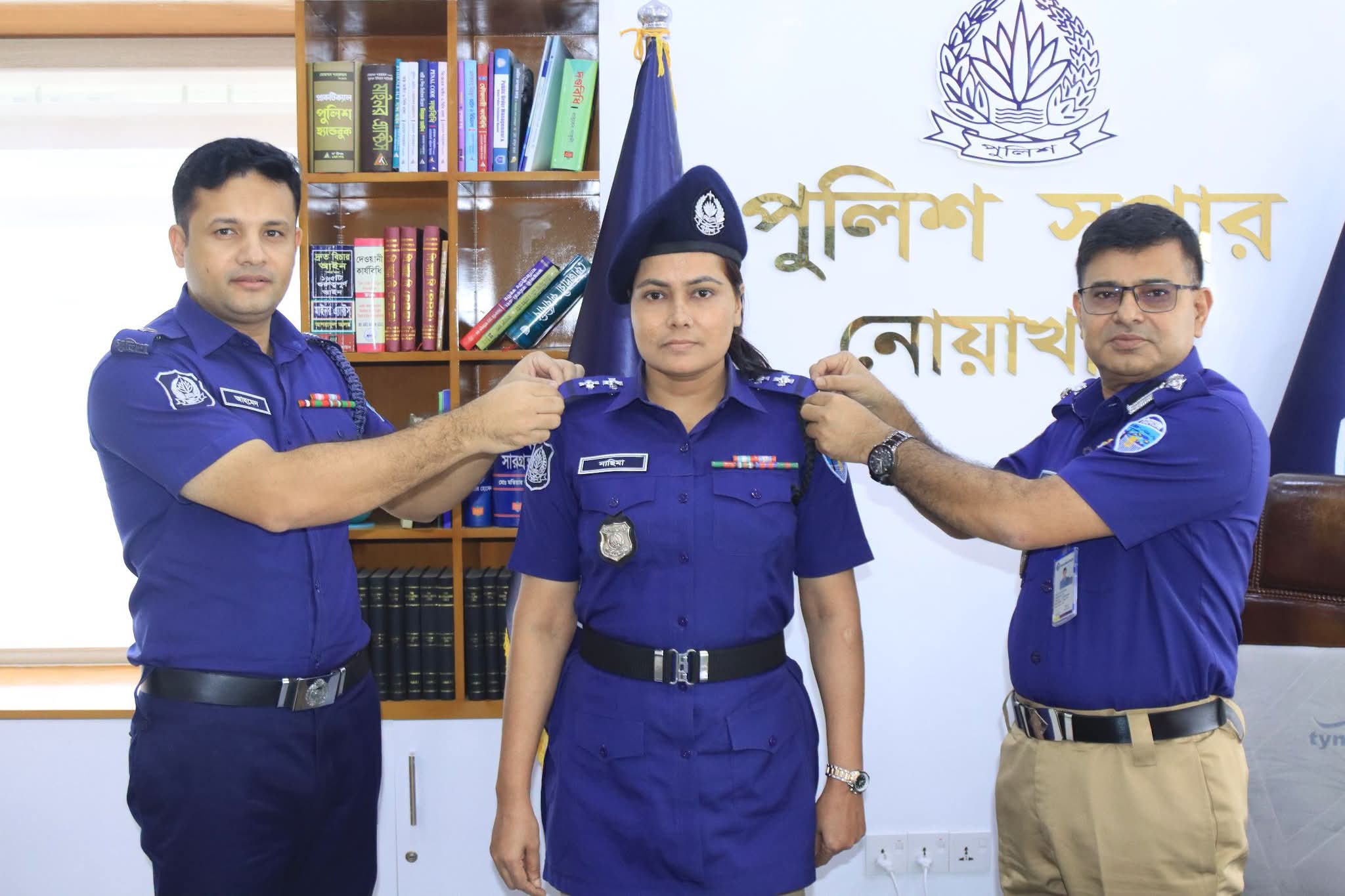 বিভাগীয় পদোন্নতি প্রাপ্ত ০১(এক) জন পুলিশ সদস্যকে র‍্যাংক ব্যাজ পরিয়ে দিলেন পুলিশ সুপার, নোয়াখালী…