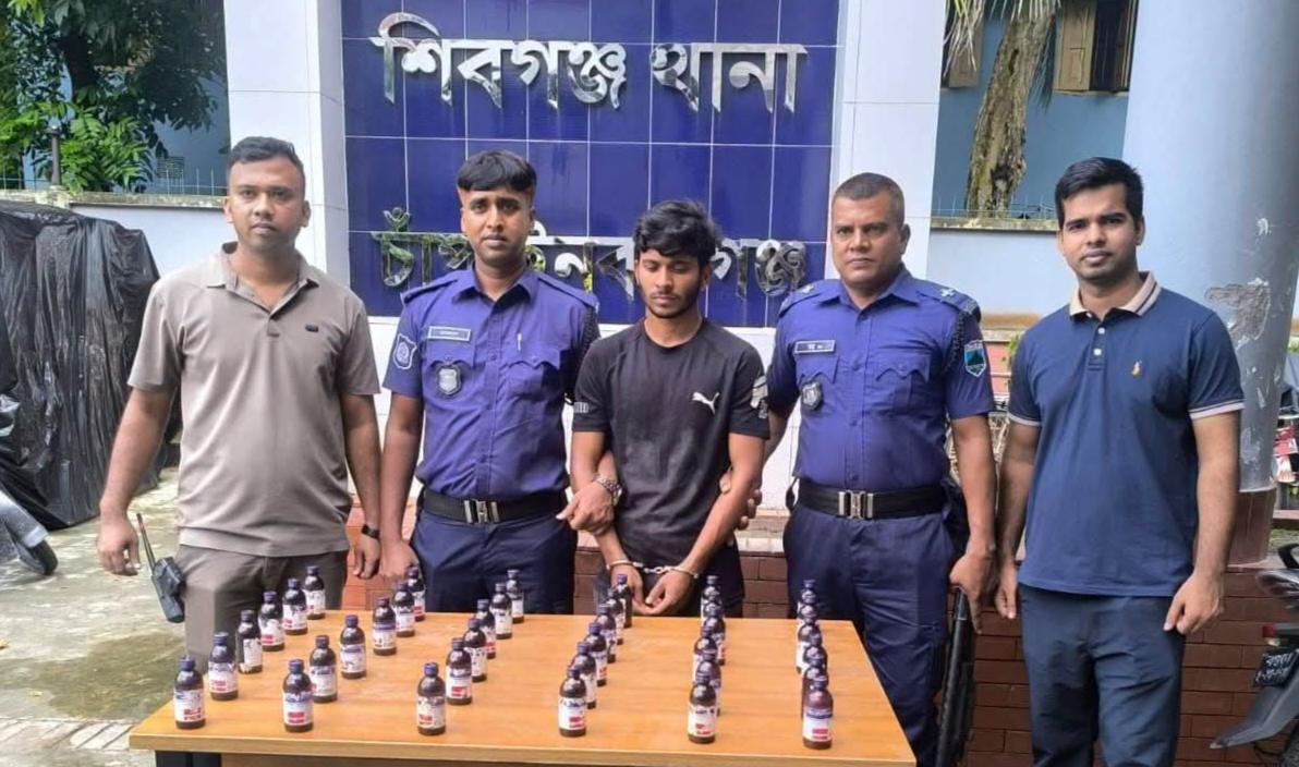 ৩৬ বোতল এস্কাফ সিরাপসহ ০১ জন আসামী গ্রেফতার”