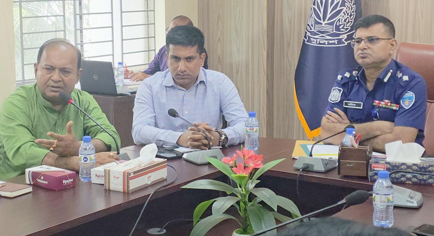 আসন্ন শারদীয় দুর্গাপূজা উপলক্ষে নোয়াখালী জেলা পুলিশ সুপার কার্যালয়ের হল রুমে জেলা ও উপজেলার হিন্দু ধর্মীয় নেতাদের উপস্থিতিতে আইনশৃঙ্খলা বাহিনীর সাথে সভা অনুষ্ঠিত।